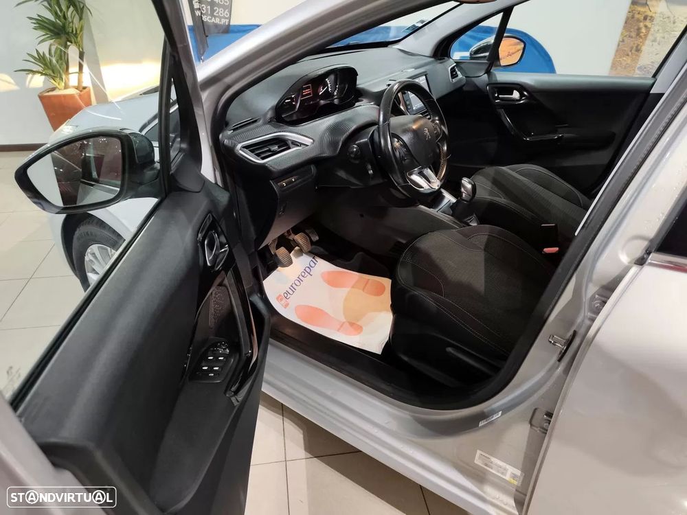 Peugeot 208 1.2 PureTech Allure - 8