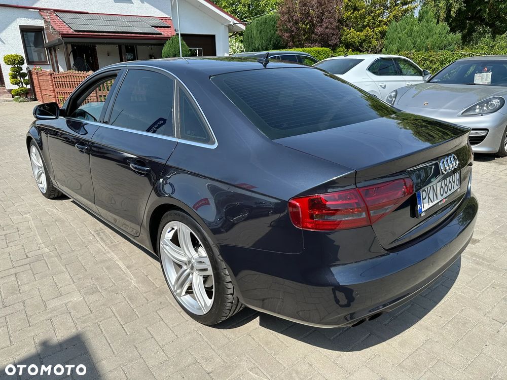 Audi A4 Limousine - 4