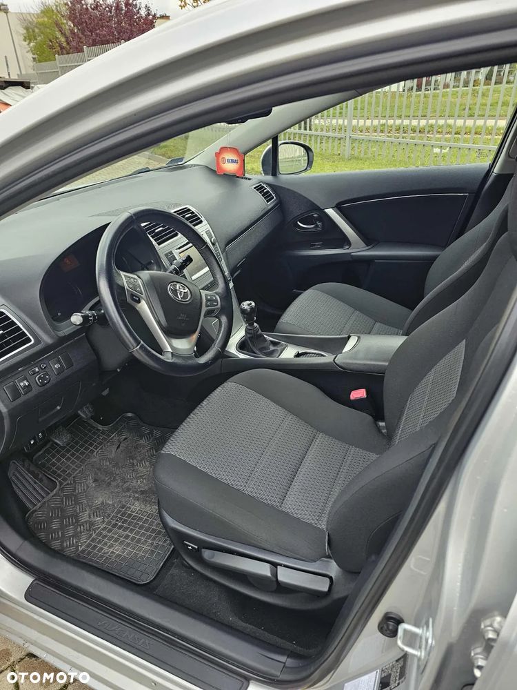 Toyota Avensis Combi 1.6 Comfort - 8