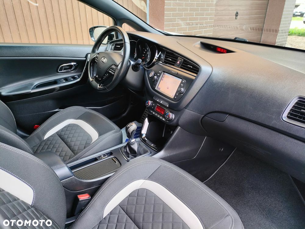 Kia Ceed 1.6 CRDi 136 ISG SW GT Line - 12