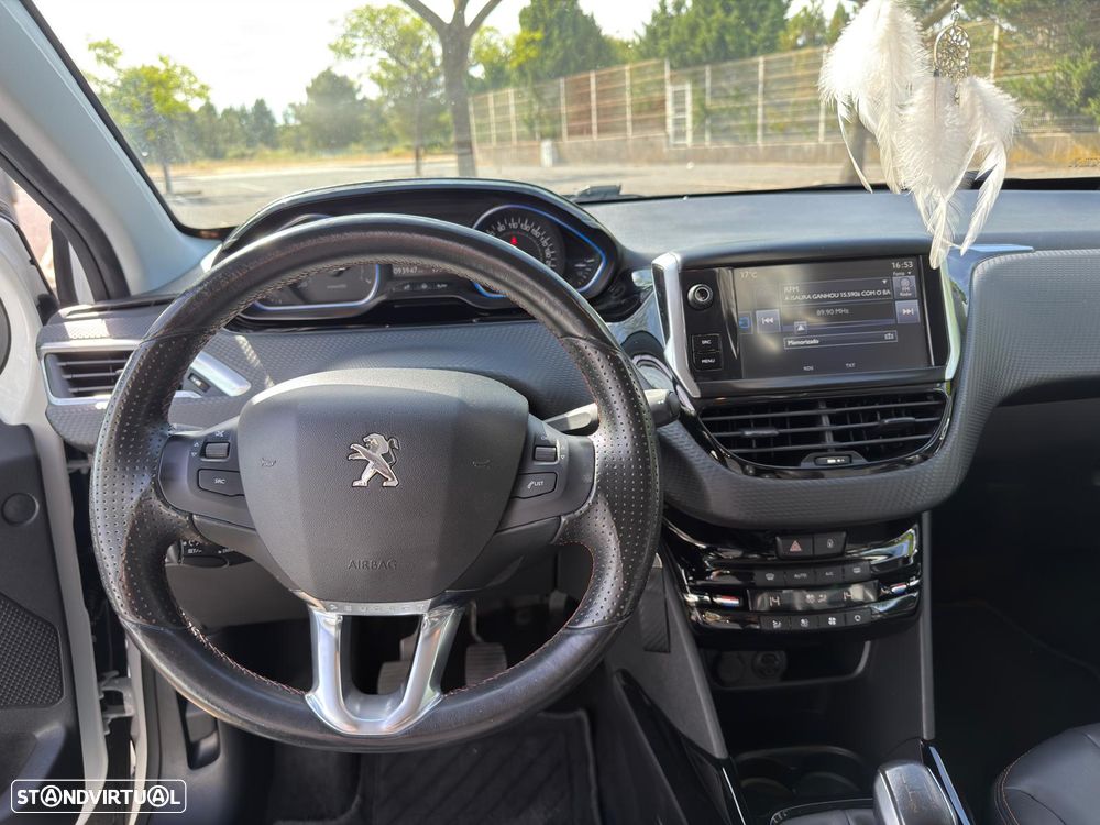 Peugeot 2008 1.2 PureTech Allure - 11