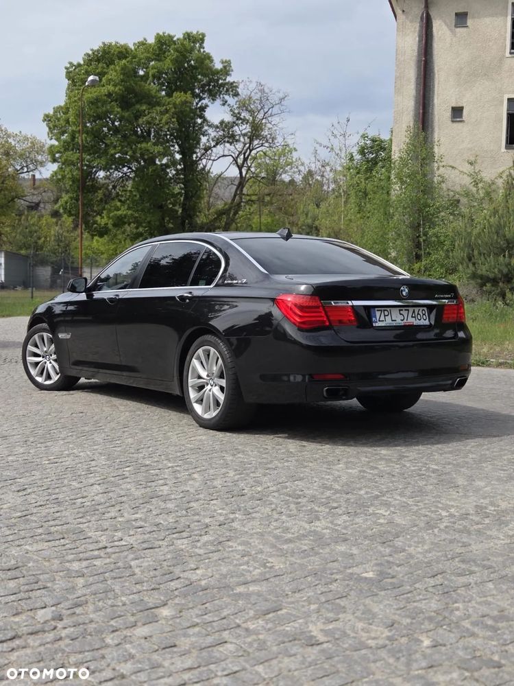 BMW Seria 7 750Li - 11