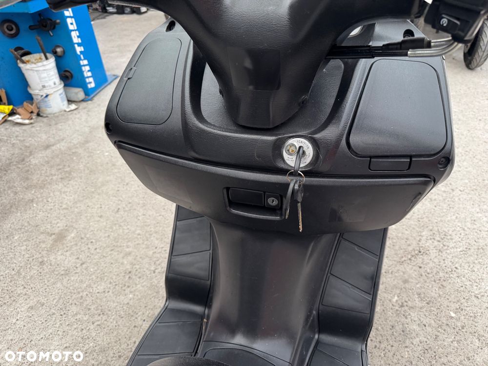 Suzuki Burgman - 22