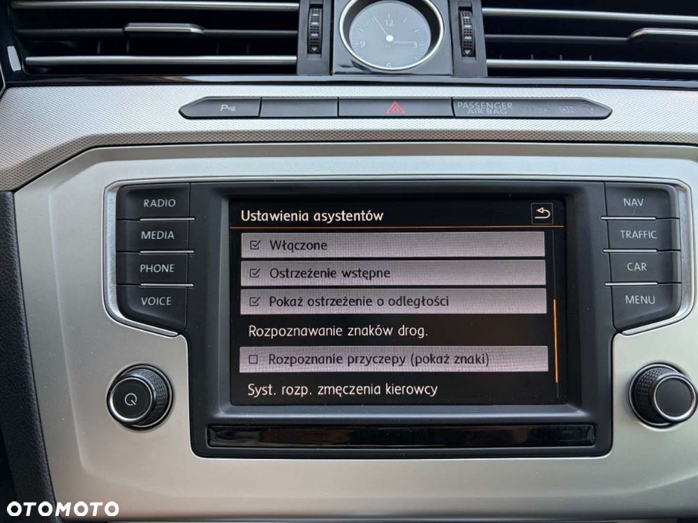 Volkswagen Passat Variant 2.0 TDI SCR DSG BlueMotion Comfortline - 23