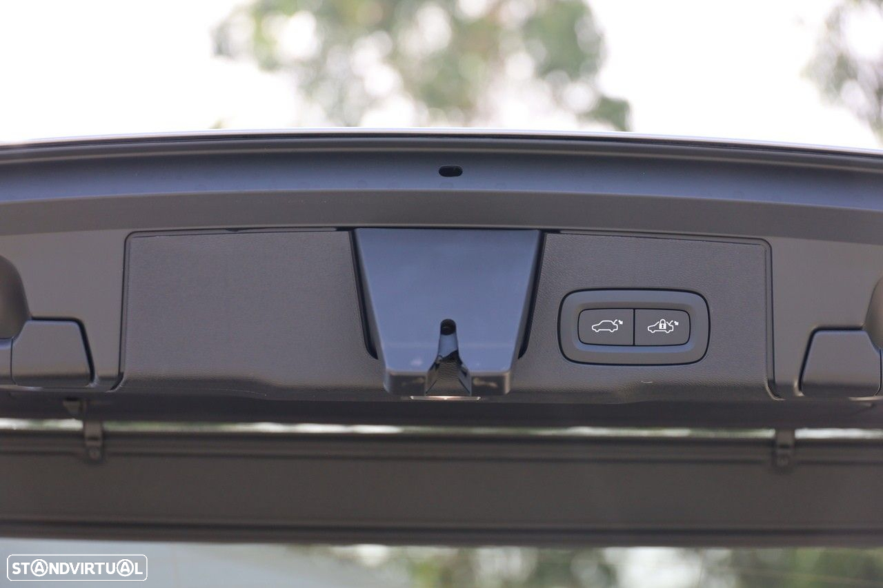 Volvo XC 60 2.0 B4 Plus Bright - 4