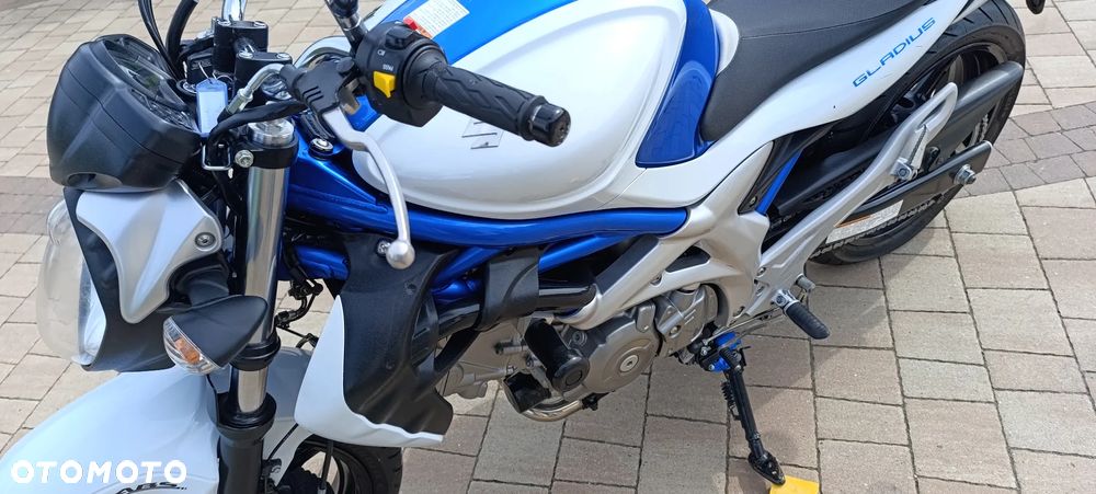 Suzuki Gladius - 13