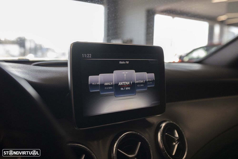 Mercedes-Benz CLA 200 d Shooting Brake AMG Line Aut. - 34