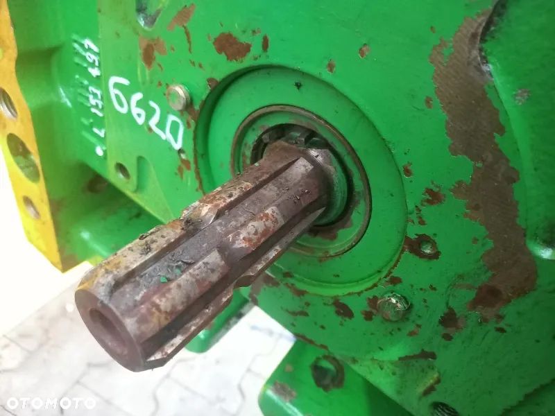 Elementy obudowa tylnego WOM PTO L153497 John Deere 6620 - 3