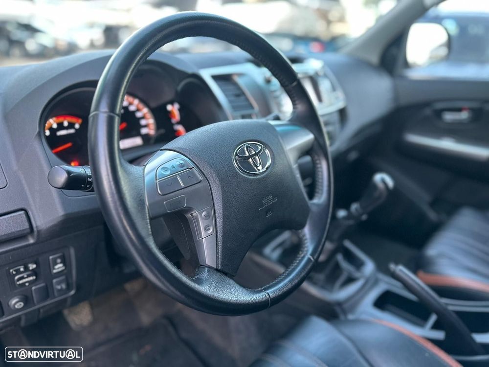 Toyota Hilux - 12