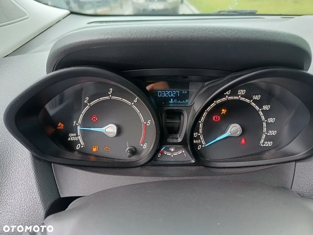 Ford Transit Courier - 12
