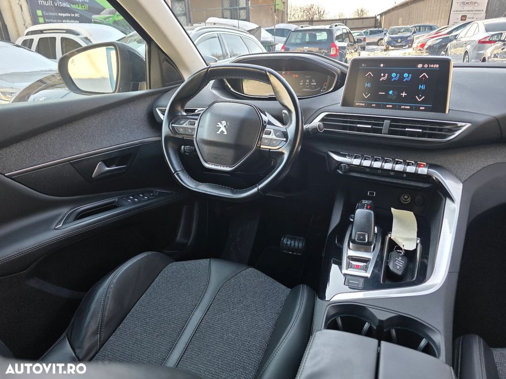 Peugeot 3008 1.2 PureTech Turbo S&S EAT8 Allure - 16