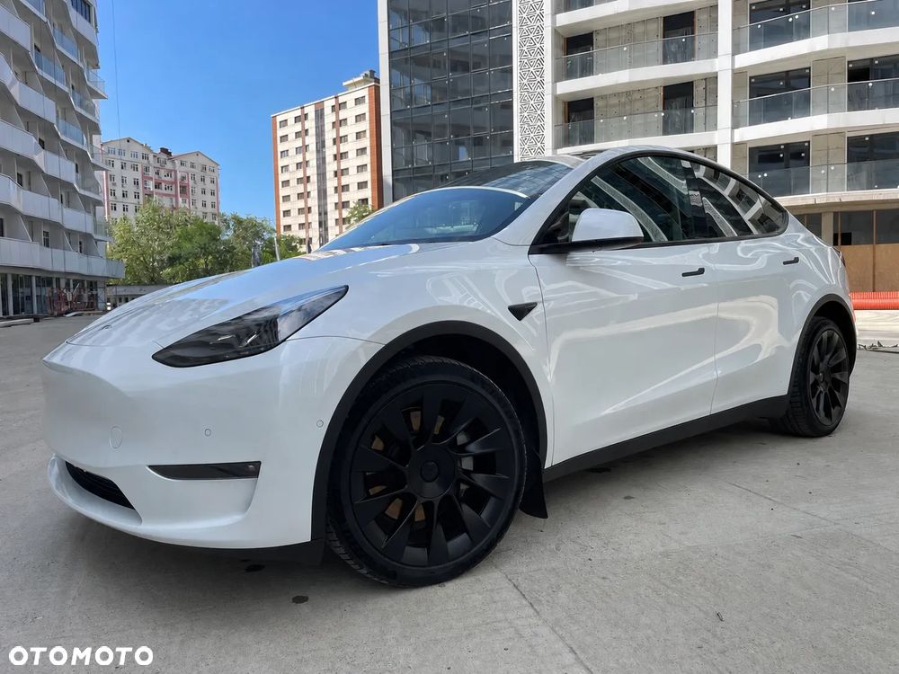 Tesla Model Y Long Range Dual Motor AWD - 2