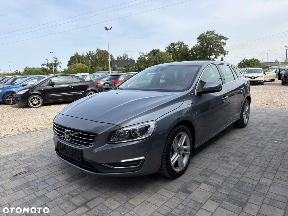 Volvo V60 D6 AWD Plug-in Hybrid R-Design Momentum - 7