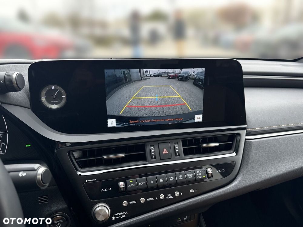 Lexus ES 300h Business Edition - 17