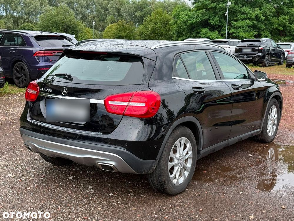 Mercedes-Benz GLA 200 7G-DCT - 8