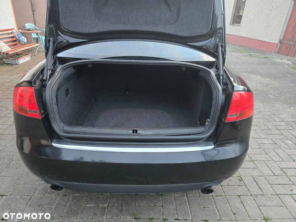 Audi A4 Limousine - 8