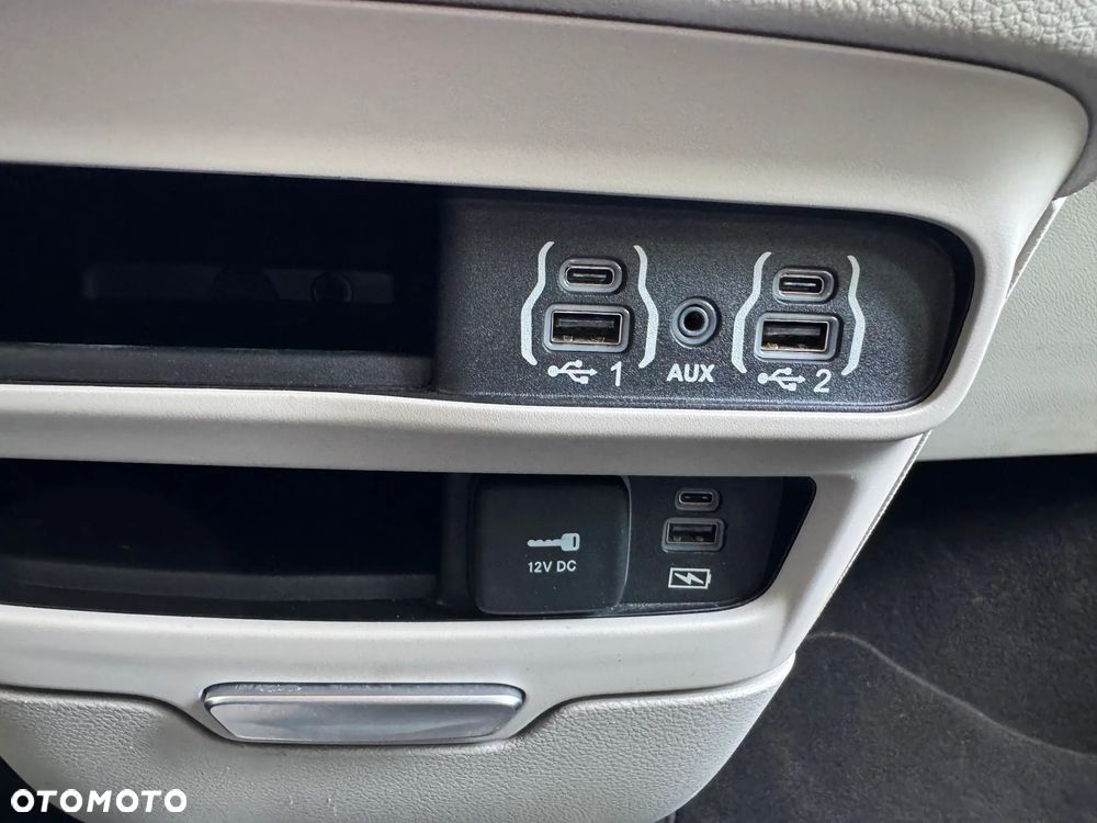 Chrysler Pacifica - 39