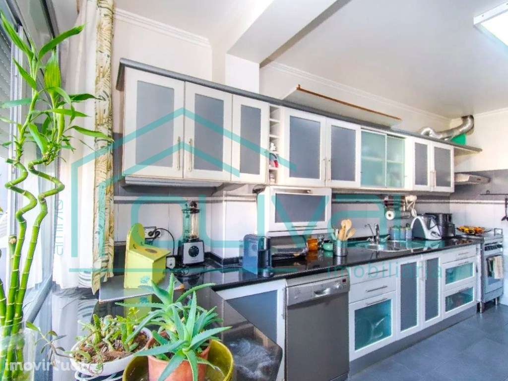 Apartamento T4 à venda na Rua Egas Moniz - Grande imagem: 4/18