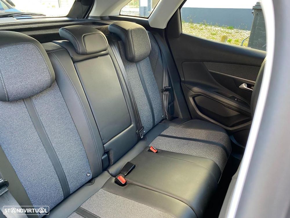 Peugeot 3008 PureTech 130 Stop & Start EAT6 Allure - 31