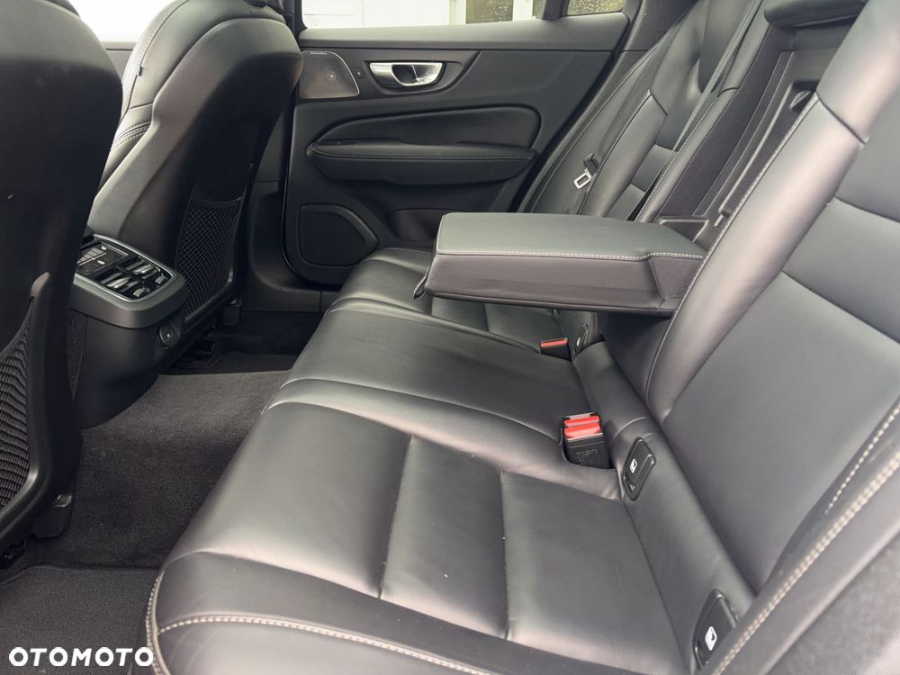 Volvo V60 Cross Country - 13