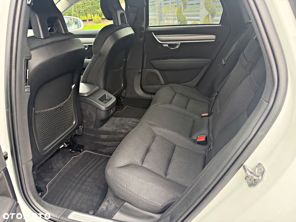 Volvo V90 D4 Geartronic Momentum - 24