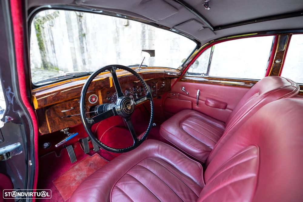 Jaguar MK IX - 27