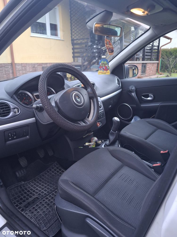 Renault Clio - 12