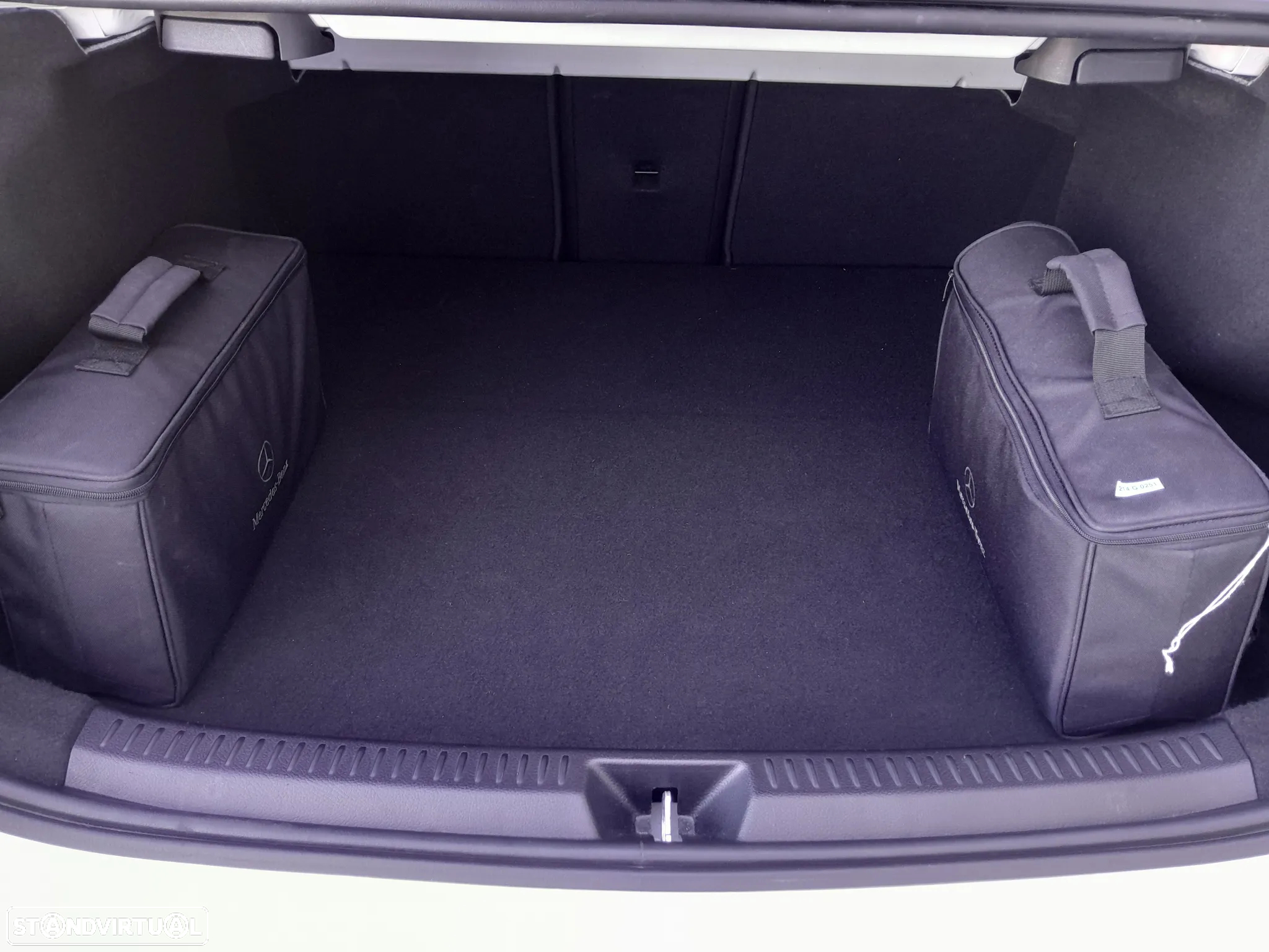 Mercedes-Benz A 250 Limousine e AMG Line - 34