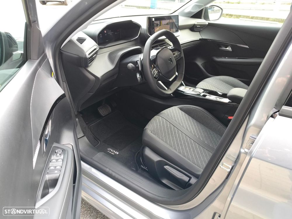 Peugeot 208 - 5