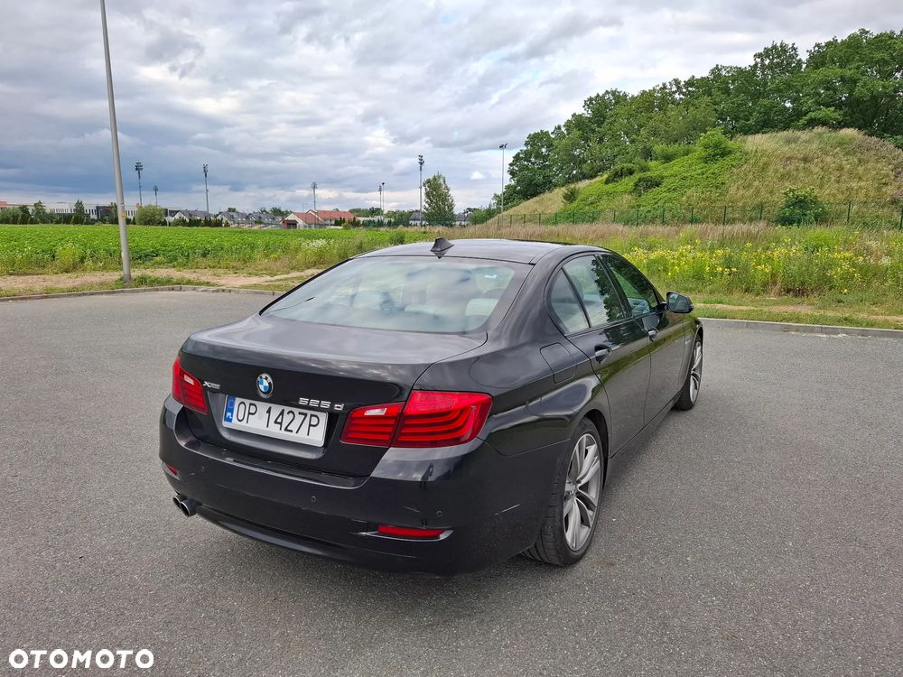 BMW Seria 5 525d xDrive - 16