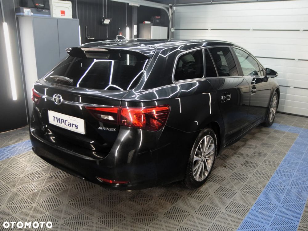 Toyota Avensis 2.0 D-4D Premium - 32