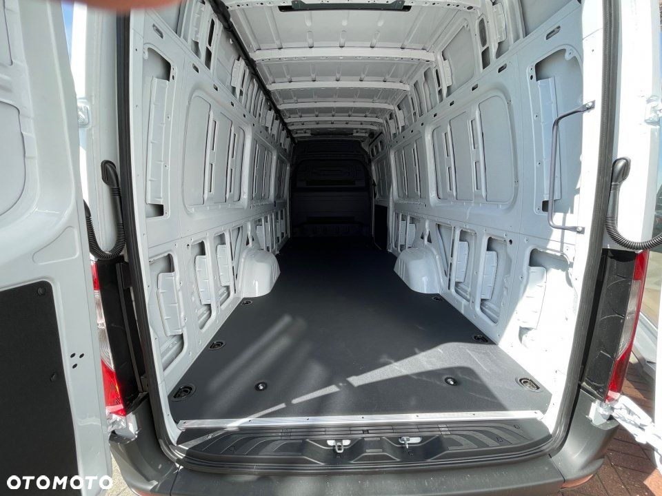Mercedes-Benz Sprinter - 4