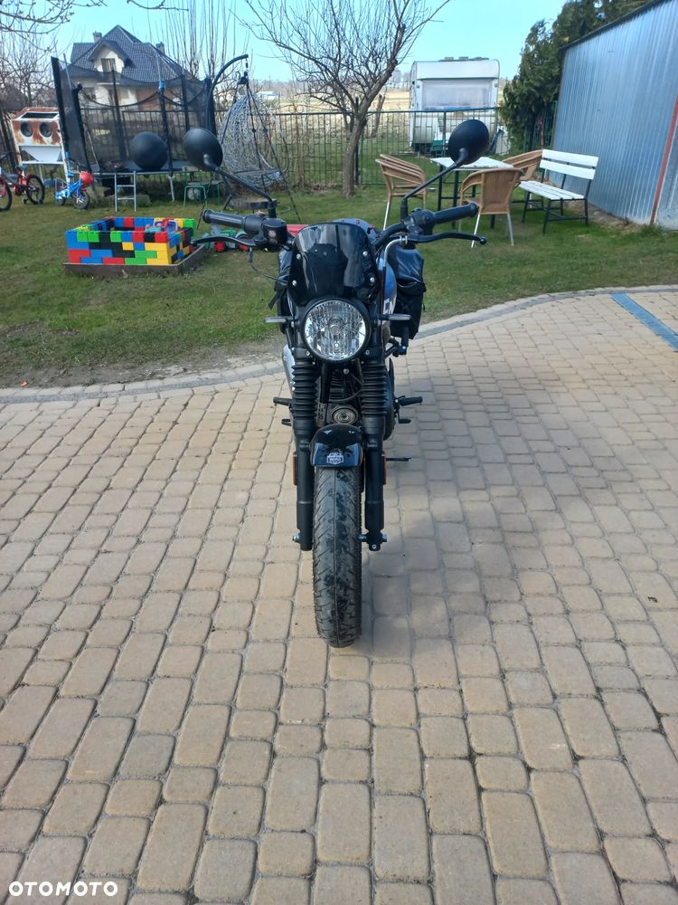 Royal Enfield HNTR - 3