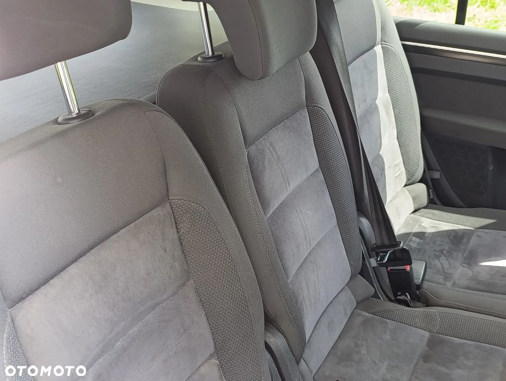 Volkswagen Touran 2.0 TDI DPF DSG Highline - 16