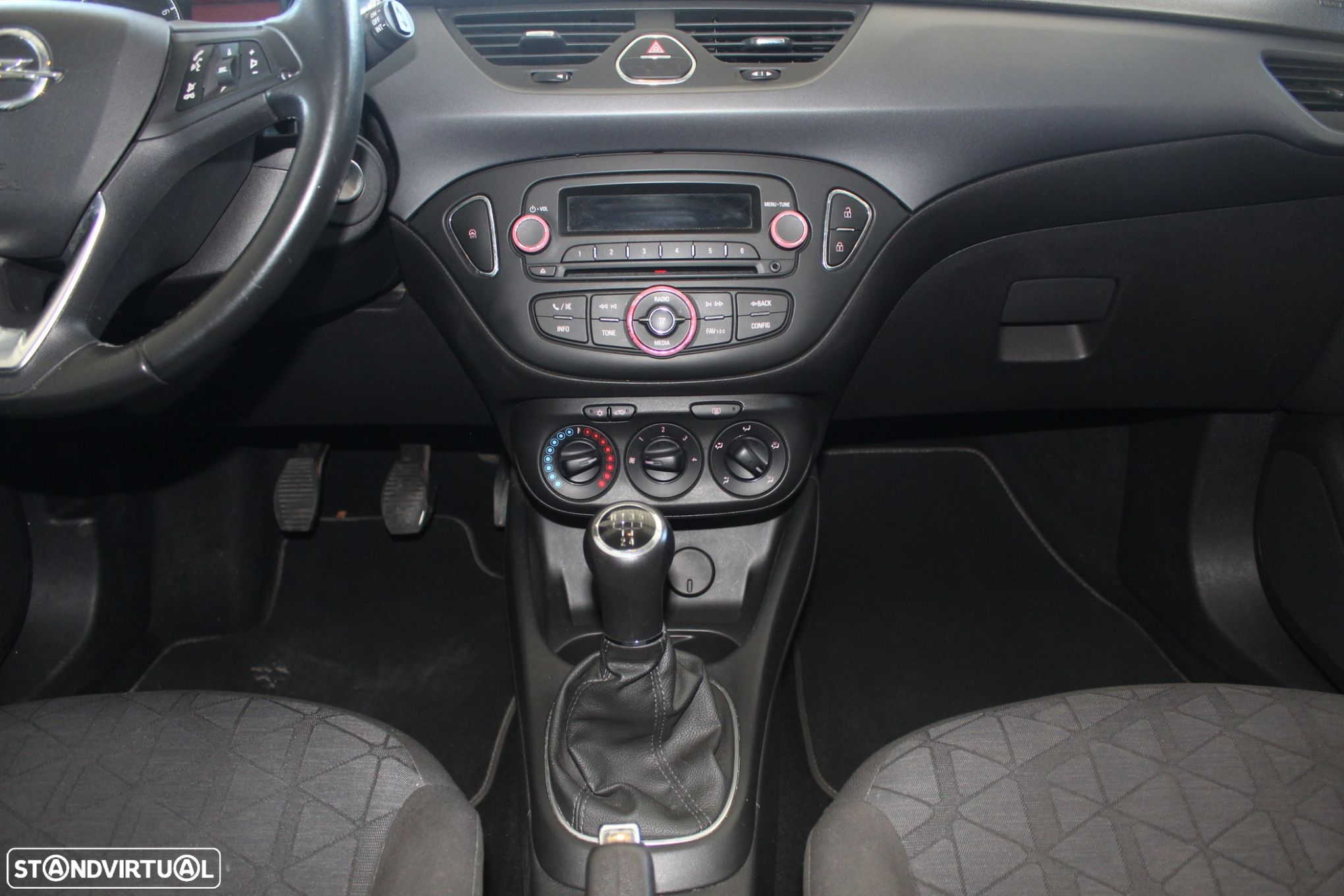 Opel Corsa 1.2 120 Anos - 23