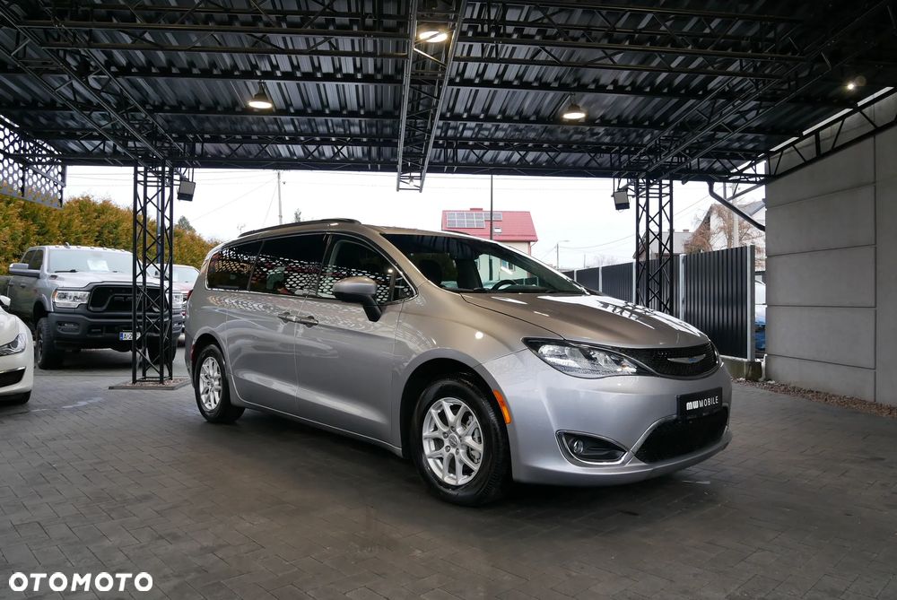 Chrysler Pacifica - 2