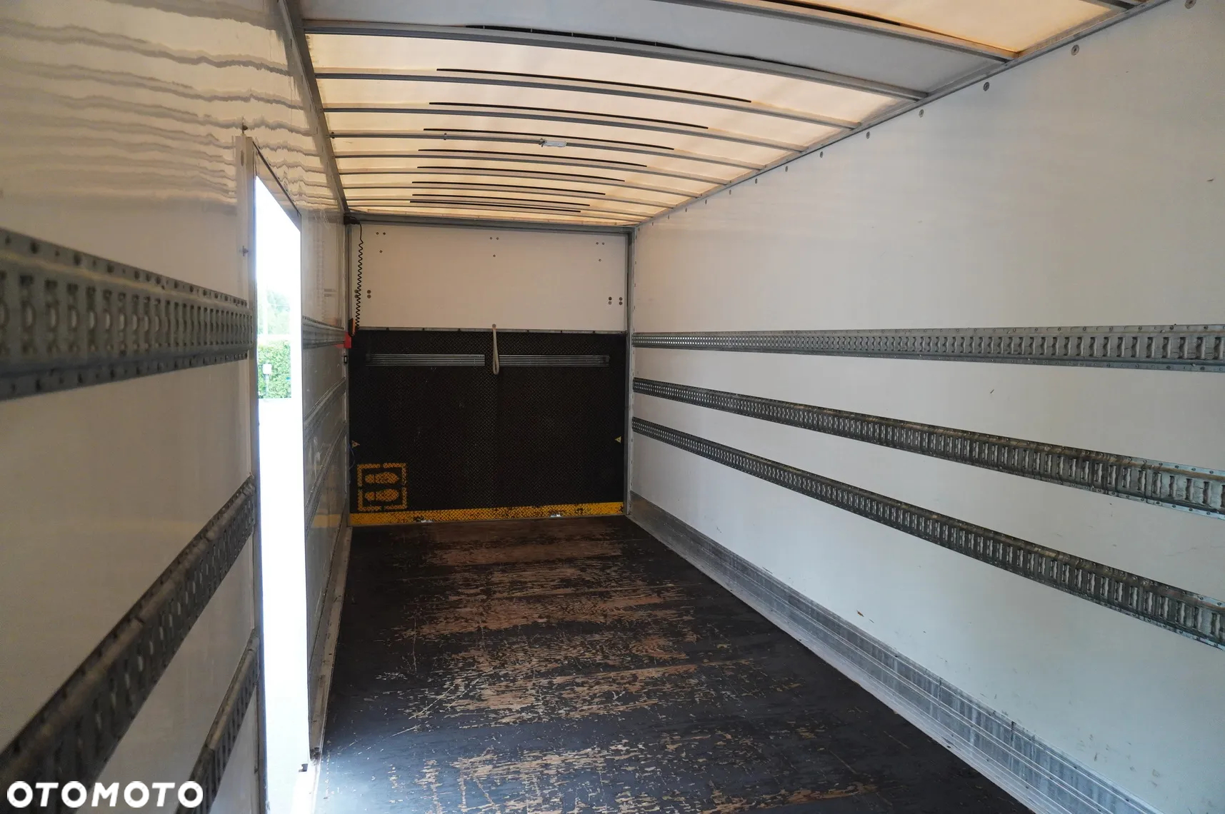 Iveco urocargo 12.210 / Kontener 18 EPAL / 130 tys. km! / Winda Dhollandia 1500 kg - 10