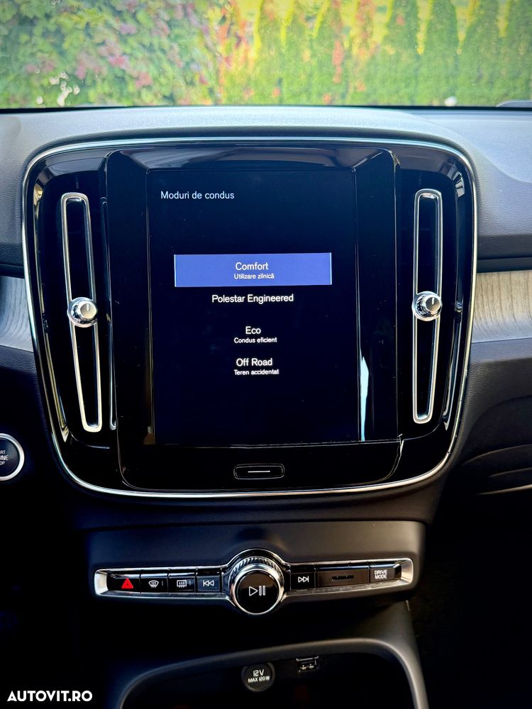 Volvo XC 40 D4 AWD Geartronic Momentum Pro - 12