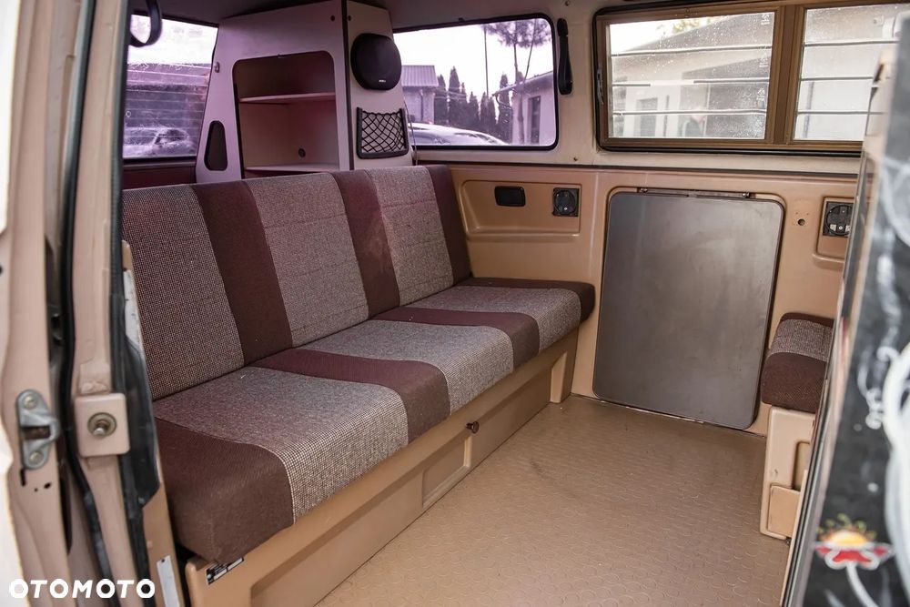 Volkswagen Multivan - 16