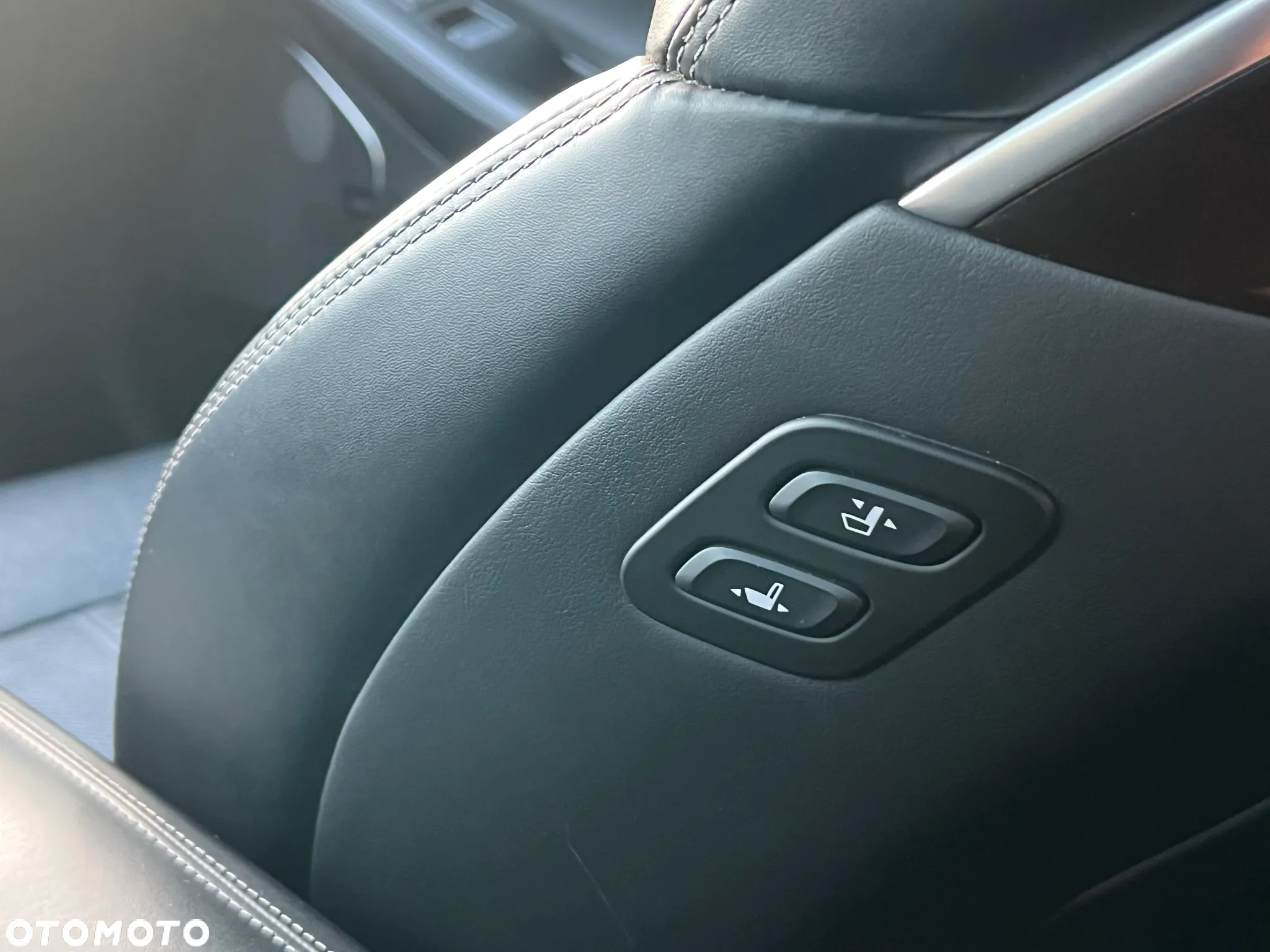 Genesis G90 - 21