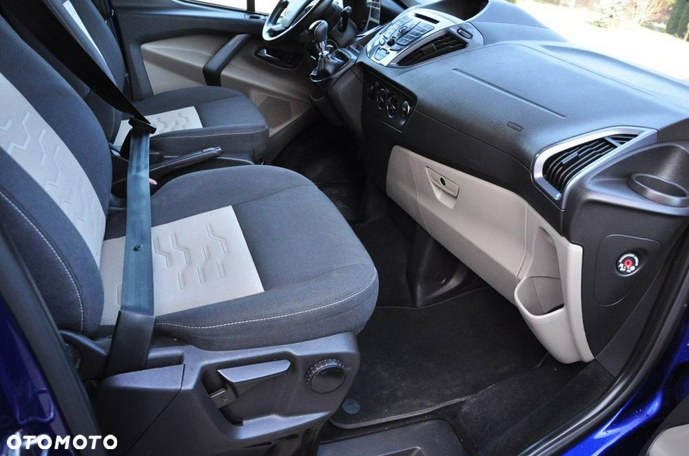 Ford Tourneo Custom - 31