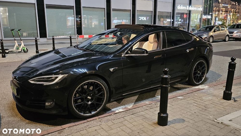 Tesla Model S - 1