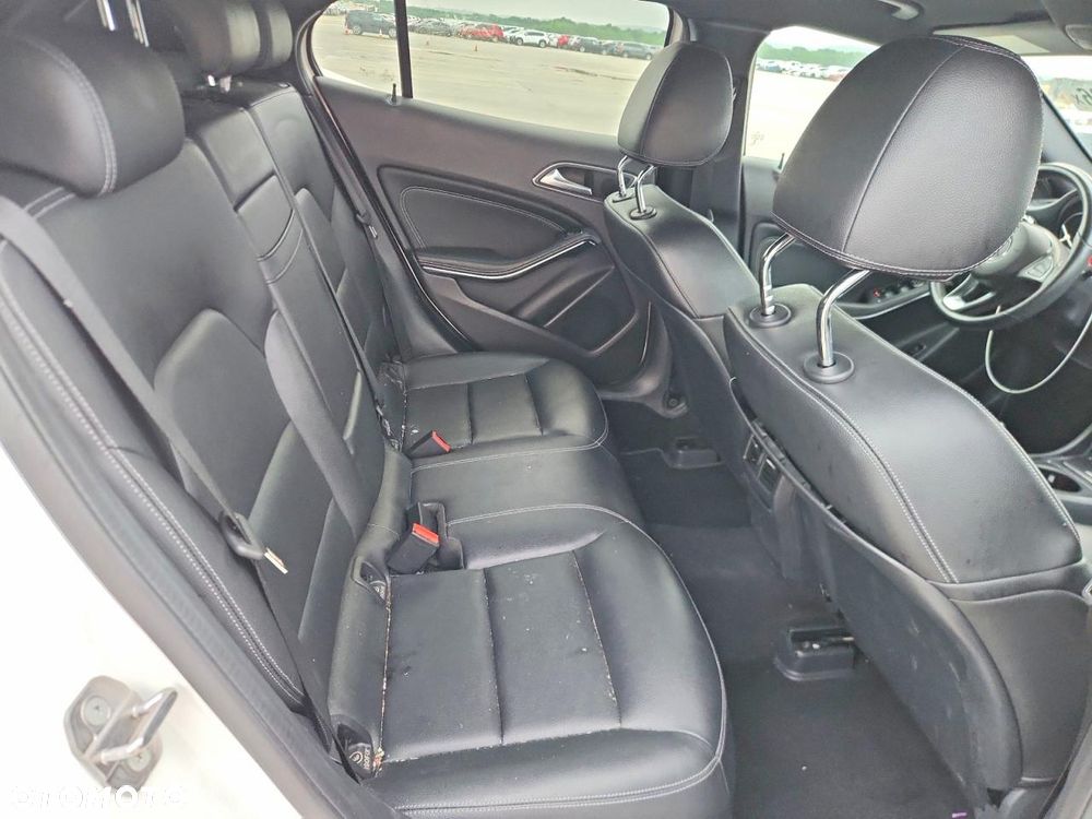 Mercedes-Benz GLA 250 4Matic 8G-DCT Style - 12
