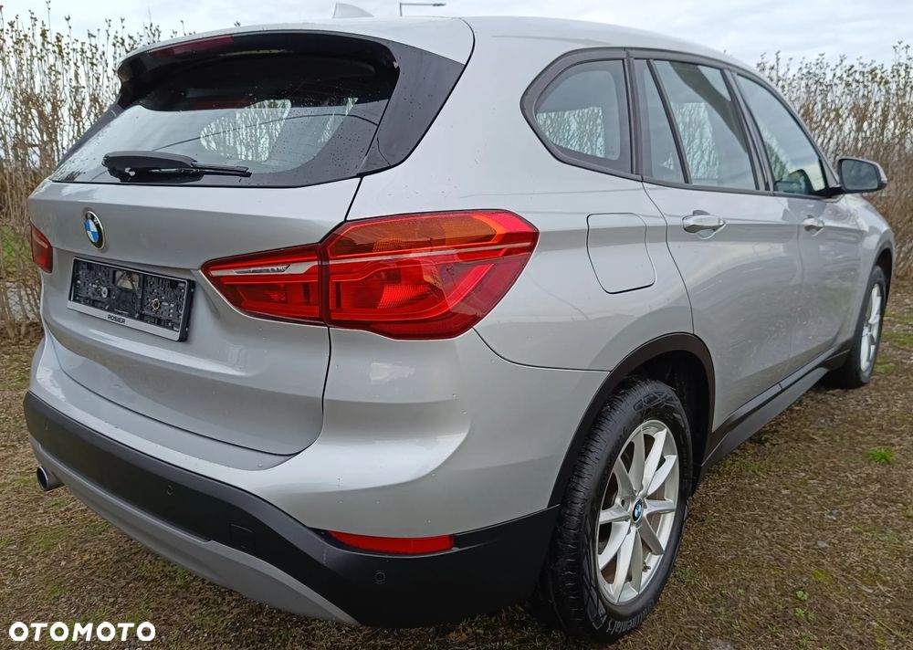 BMW X1 sDrive16d Sport Line - 7