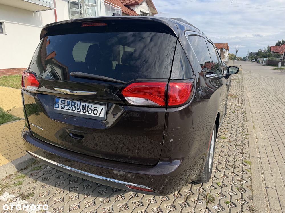 Chrysler Pacifica - 2