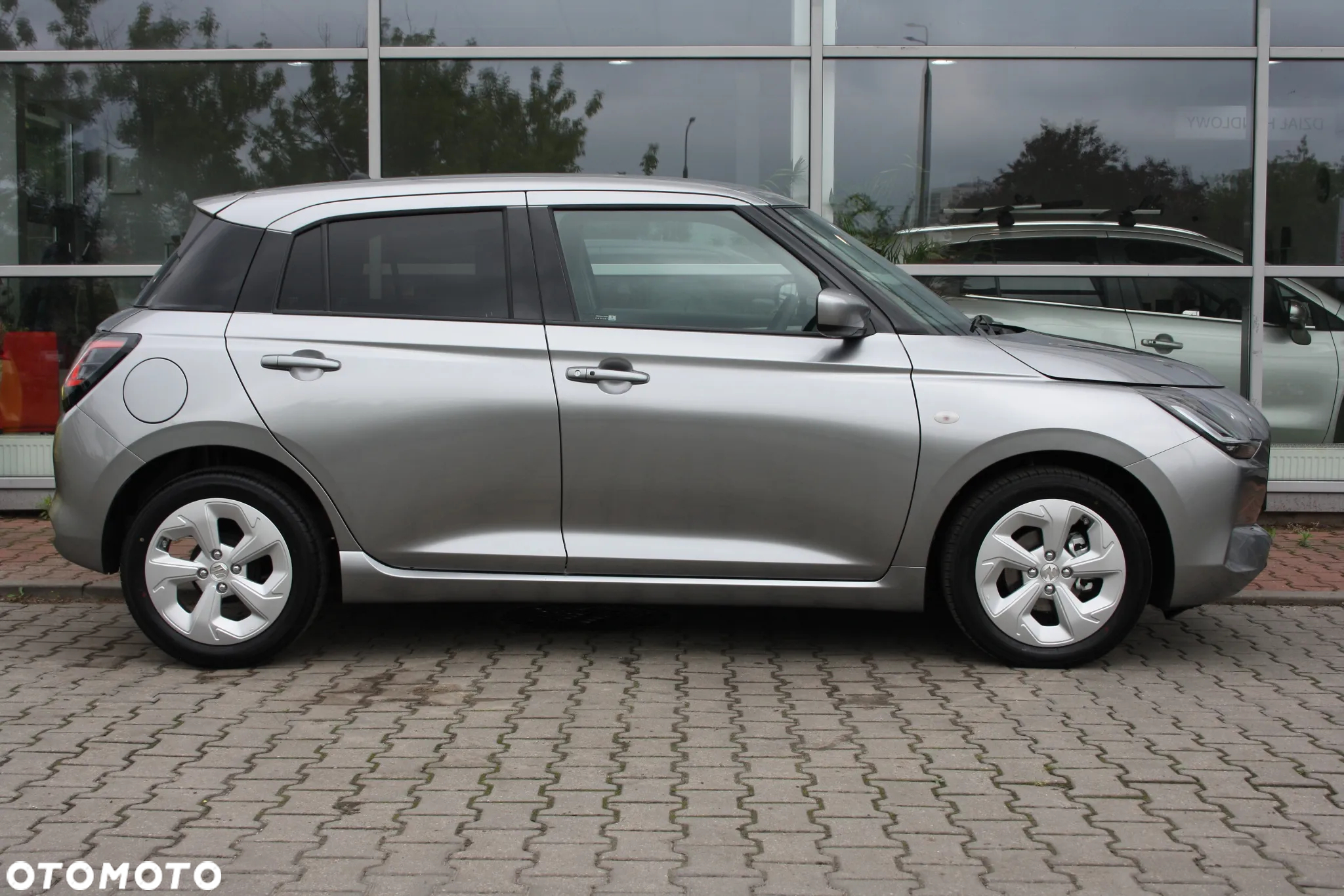 Suzuki Swift 1.2 Dualjet SHVS Premium Plus CVT - 9