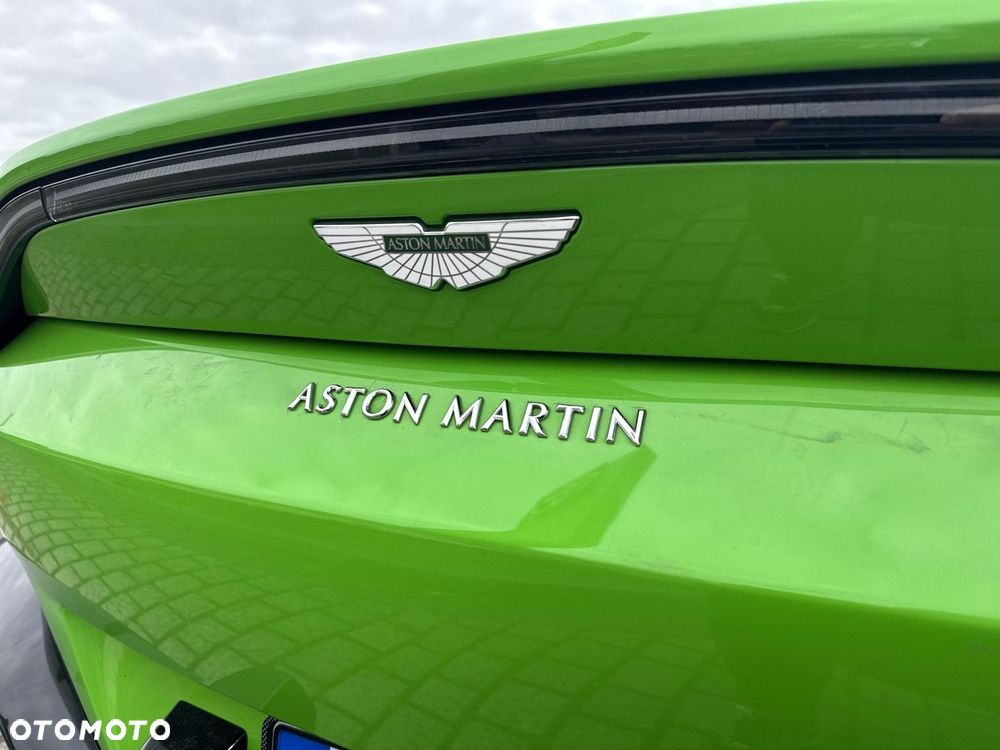 Aston Martin V8 - 12