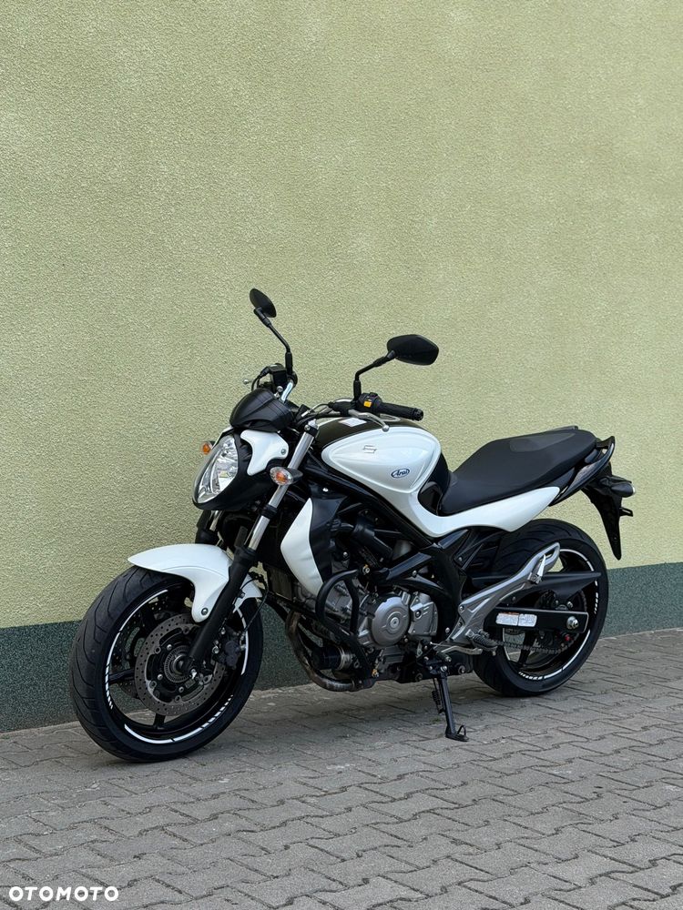Suzuki Gladius - 27