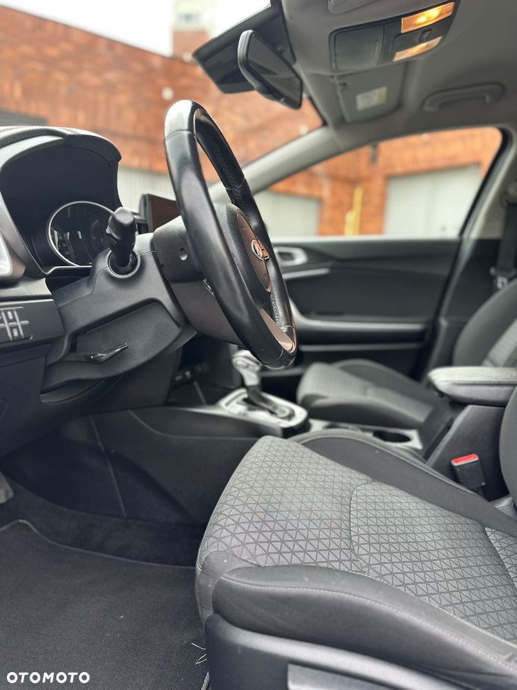 Kia Ceed 1.6 CRDi mHEV L DCT - 26