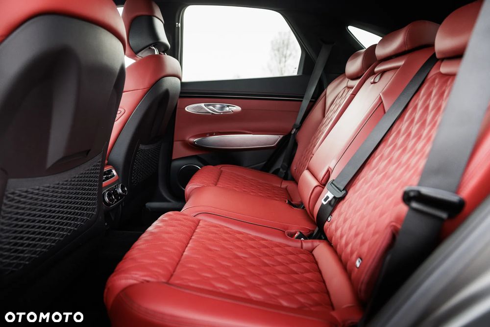 Genesis GV70 2.2 AWD AT8 Luxury Line - 24